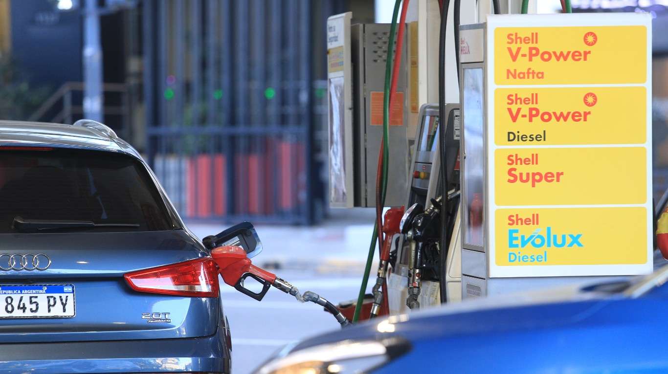 Aumenta la nafta: Shell y Puma subieron sus precios 15%