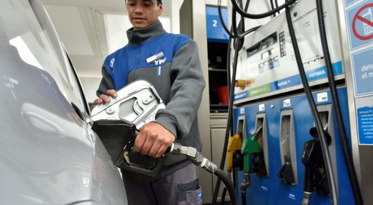 YPF se sumó a la suba de precios de las naftas