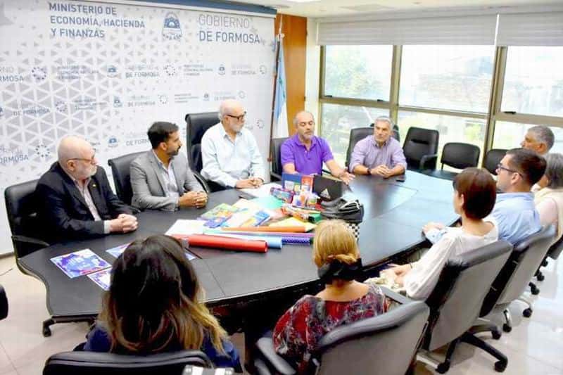 La provincia junto a empresarios locales 
avanza en el acuerdo de una canasta escolar