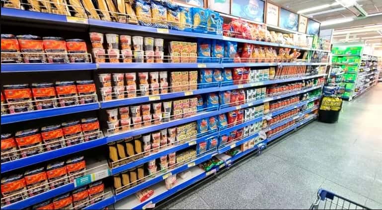 El Gobierno define qué alimentos podrán importarse: tensión entre supermercados y la industria
