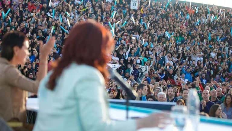 Cristina Kirchner le pidió a Milei “un golpe de timón”