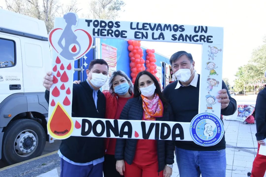 “Donar sangre, salva vidas”: con una gran convocatoria, se realiza una colecta en la plaza San Martín