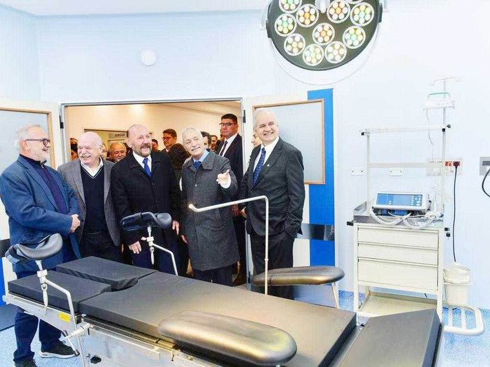 Insfrán inauguró el Hospital de la Madre y la Mujer en el Polo ...